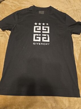 Givenchy Men’s Black Logo T-Shirt